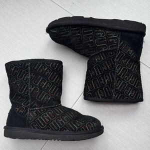 UGG logo stitch boots